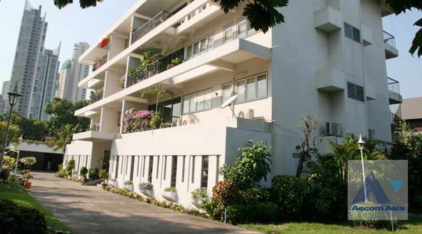 unit 3 Bedrooms  Apartment For Rent in Sukhumvit, Bangkok  near BTS Phrom Phong (AA46828)