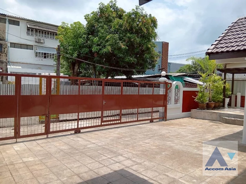  1  3 br House For Rent in Sukhumvit ,Bangkok BTS On Nut AA46841
