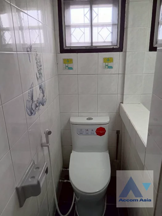 35  3 br House For Rent in Sukhumvit ,Bangkok BTS On Nut AA46841