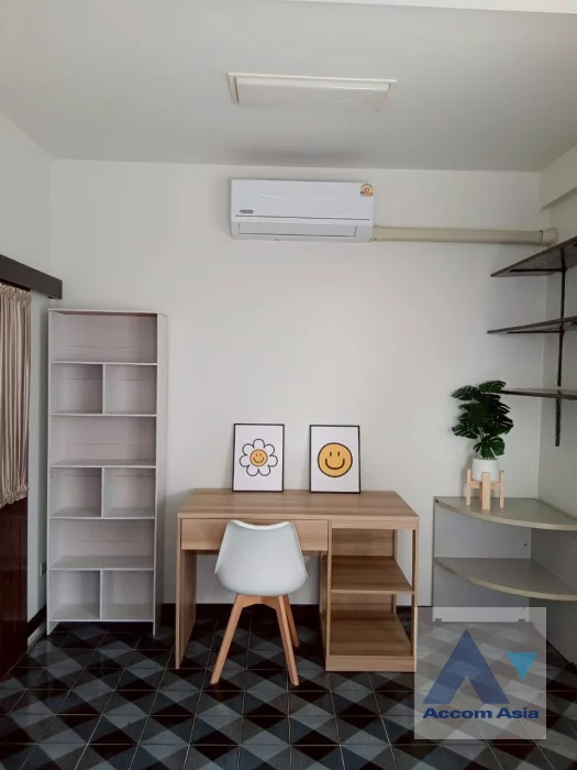 18  3 br House For Rent in Sukhumvit ,Bangkok BTS On Nut AA46841
