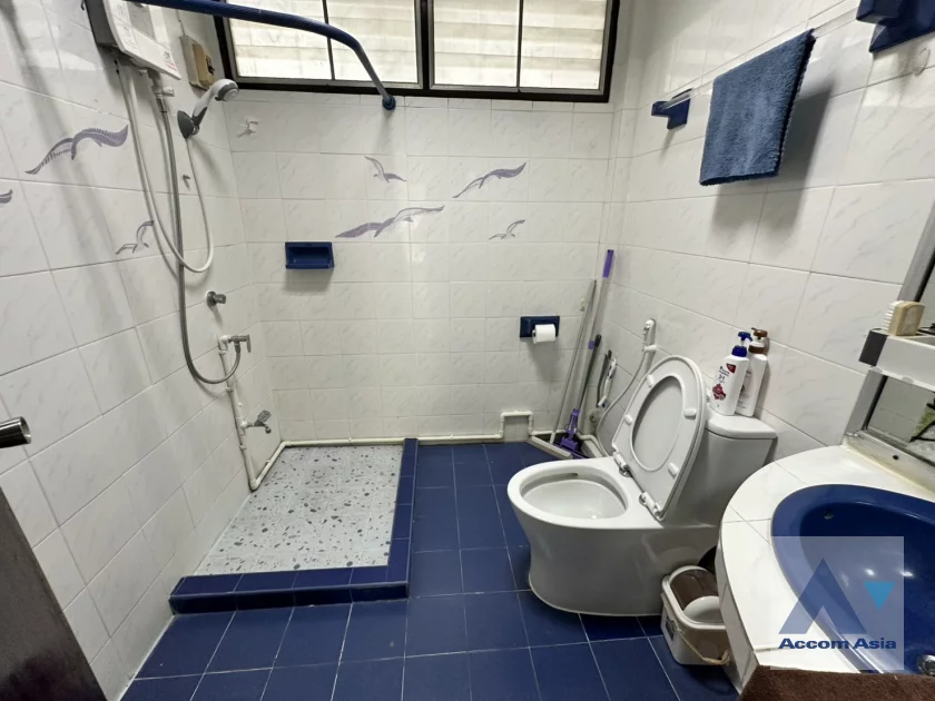 30  3 br House For Rent in Sukhumvit ,Bangkok BTS On Nut AA46841