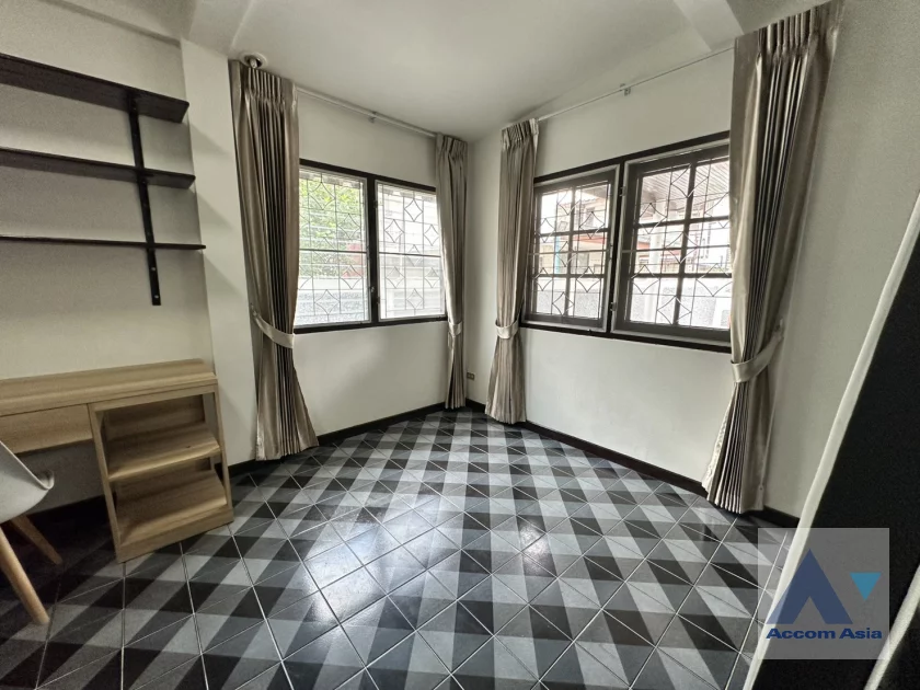 19  3 br House For Rent in Sukhumvit ,Bangkok BTS On Nut AA46841