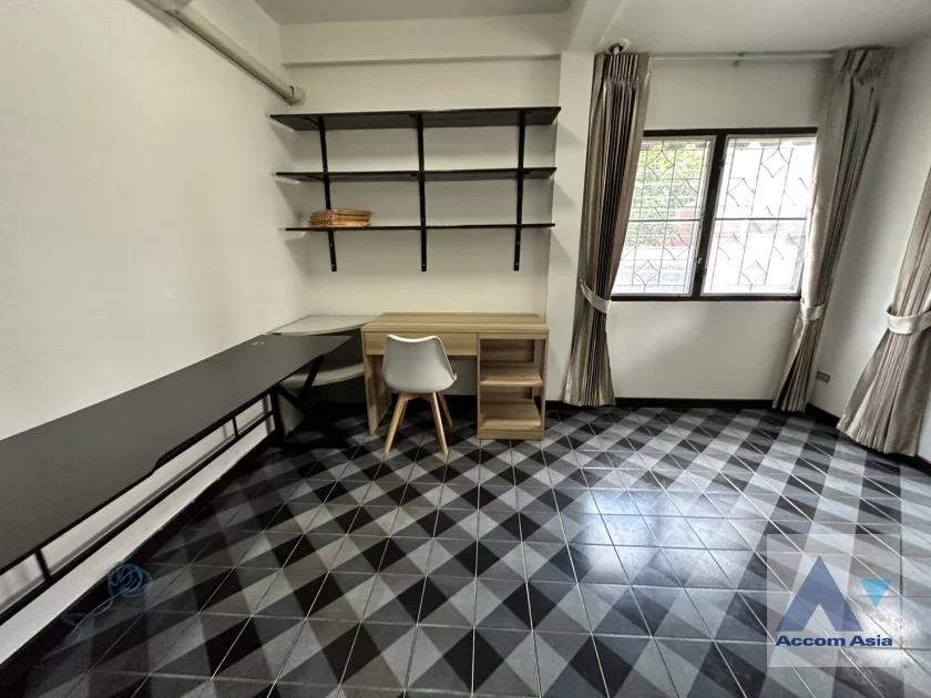 20  3 br House For Rent in Sukhumvit ,Bangkok BTS On Nut AA46841