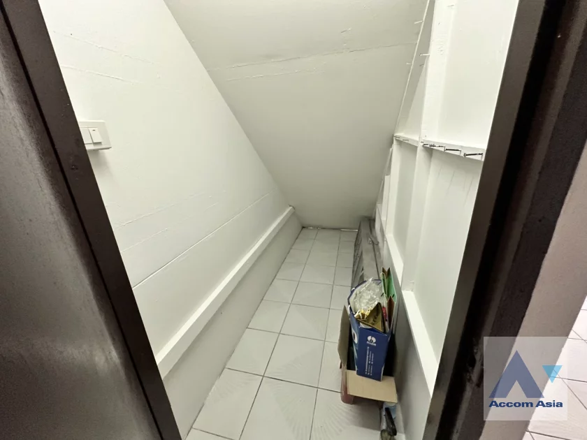 29  3 br House For Rent in Sukhumvit ,Bangkok BTS On Nut AA46841
