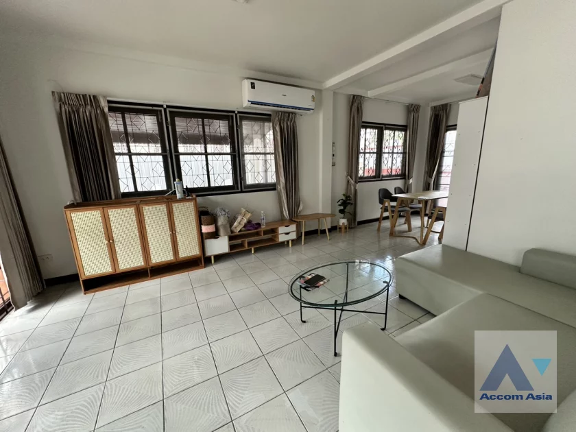 8  3 br House For Rent in Sukhumvit ,Bangkok BTS On Nut AA46841