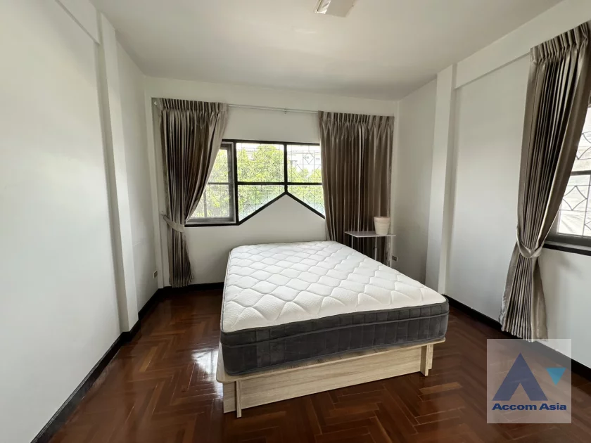 23  3 br House For Rent in Sukhumvit ,Bangkok BTS On Nut AA46841