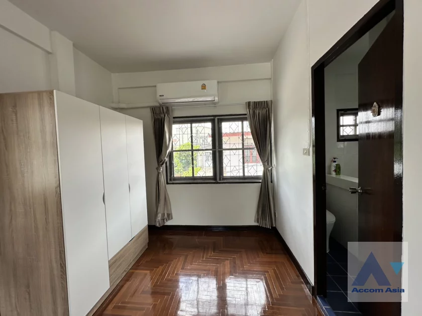 24  3 br House For Rent in Sukhumvit ,Bangkok BTS On Nut AA46841