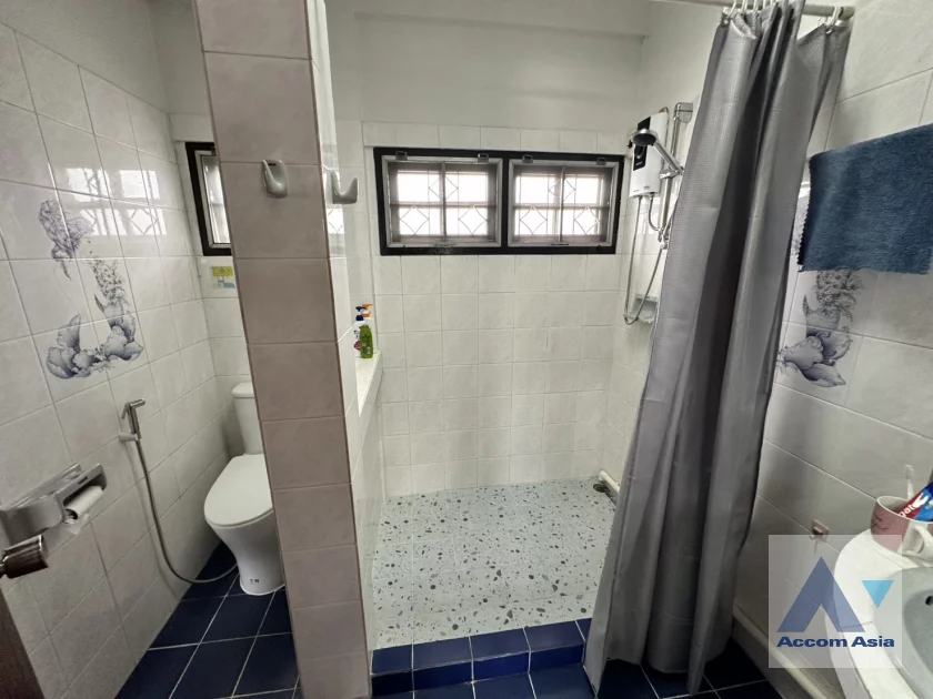 34  3 br House For Rent in Sukhumvit ,Bangkok BTS On Nut AA46841