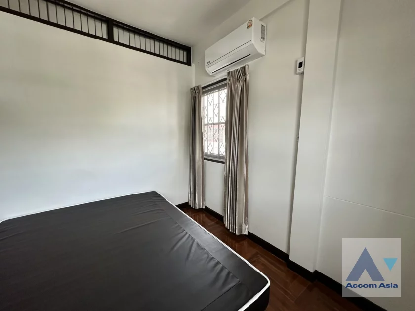 27  3 br House For Rent in Sukhumvit ,Bangkok BTS On Nut AA46841