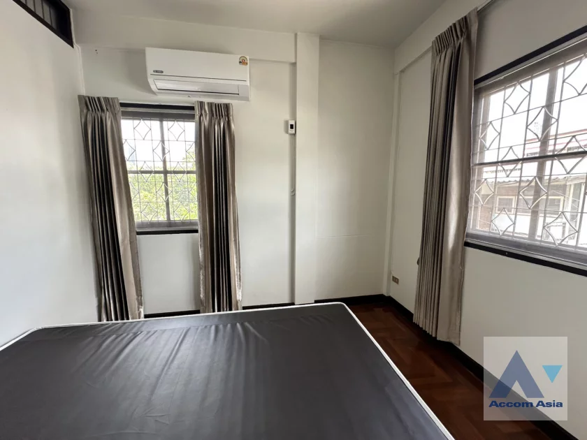 26  3 br House For Rent in Sukhumvit ,Bangkok BTS On Nut AA46841