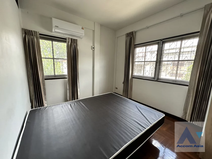 25  3 br House For Rent in Sukhumvit ,Bangkok BTS On Nut AA46841