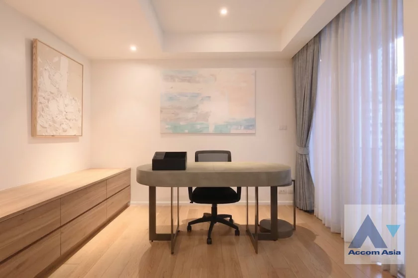 6  2 br Condominium For Sale in Ploenchit ,Bangkok BTS Chitlom at Langsuan Ville AA46845