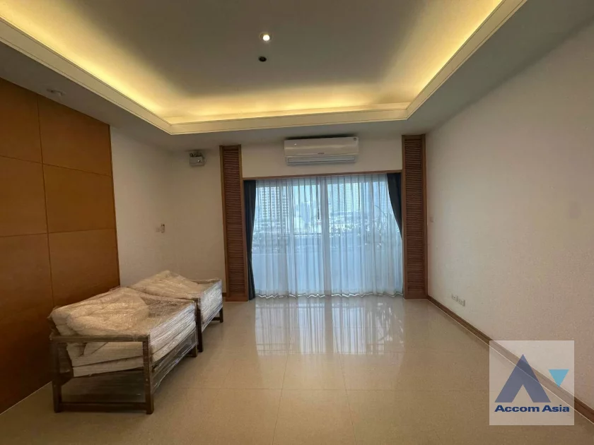  Cozy and Convenient Apartment Near Garden Intl Apartment  3 Bedroom for Rent MRT Lumphini in Sathorn Bangkok