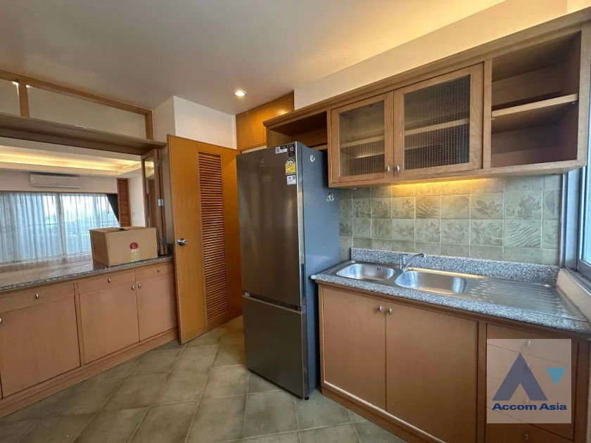 10  3 br Apartment For Rent in Sathorn ,Bangkok MRT Lumphini at Cozy and Convenient Apartment Near Garden Intl AA46857