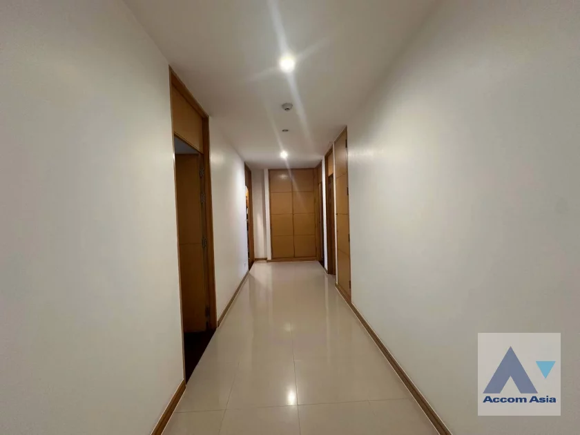 11  3 br Apartment For Rent in Sathorn ,Bangkok MRT Lumphini at Cozy and Convenient Apartment Near Garden Intl AA46857