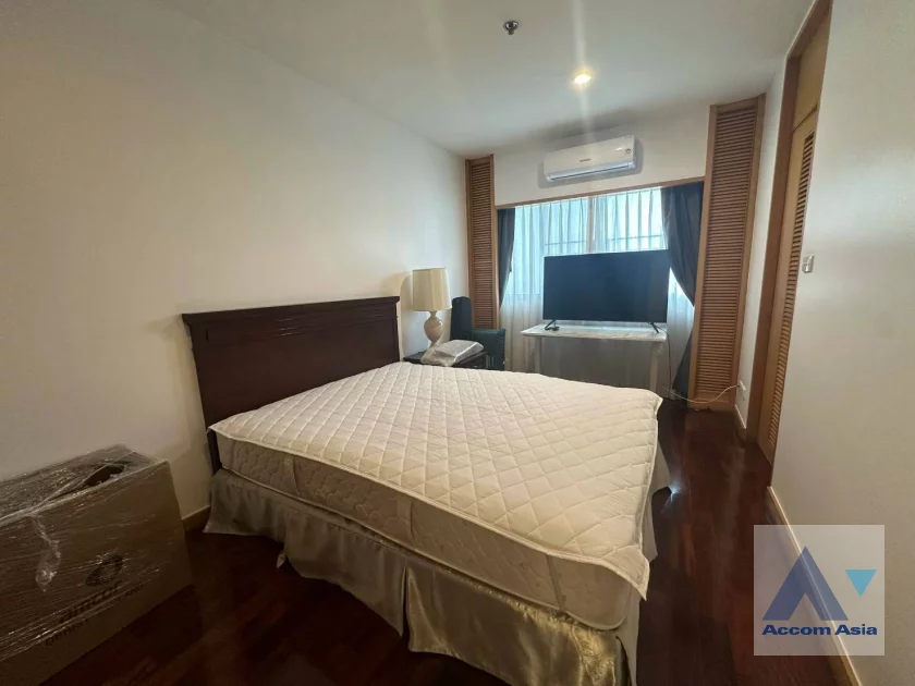 16  3 br Apartment For Rent in Sathorn ,Bangkok MRT Lumphini at Cozy and Convenient Apartment Near Garden Intl AA46857
