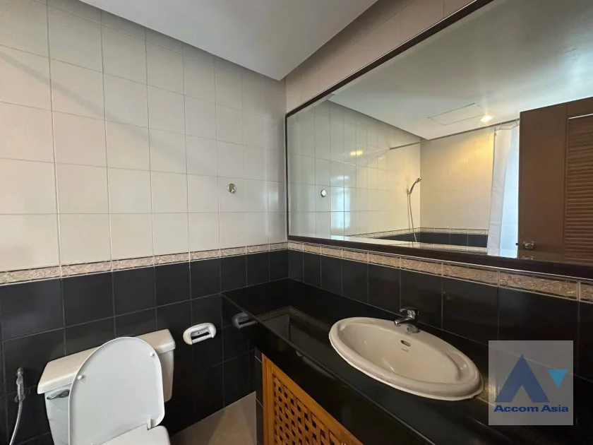 25  3 br Apartment For Rent in Sathorn ,Bangkok MRT Lumphini at Cozy and Convenient Apartment Near Garden Intl AA46857