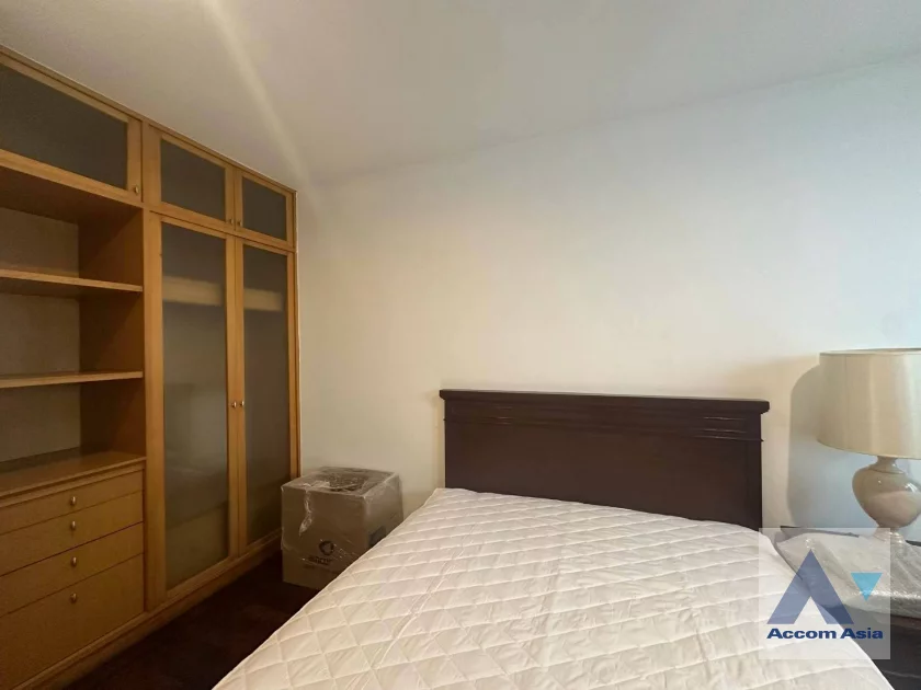 17  3 br Apartment For Rent in Sathorn ,Bangkok MRT Lumphini at Cozy and Convenient Apartment Near Garden Intl AA46857