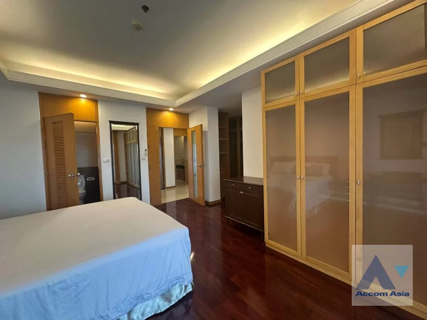 15  3 br Apartment For Rent in Sathorn ,Bangkok MRT Lumphini at Cozy and Convenient Apartment Near Garden Intl AA46857
