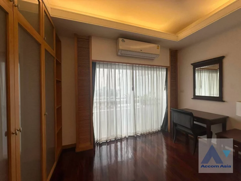 14  3 br Apartment For Rent in Sathorn ,Bangkok MRT Lumphini at Cozy and Convenient Apartment Near Garden Intl AA46857