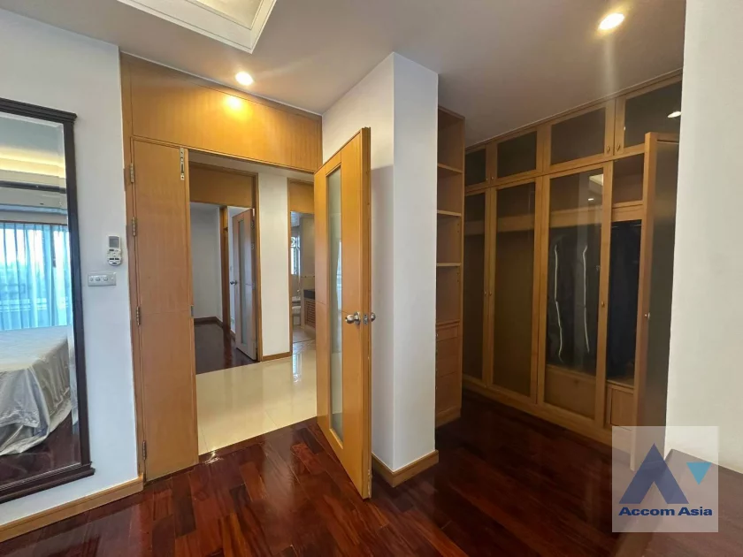 22  3 br Apartment For Rent in Sathorn ,Bangkok MRT Lumphini at Cozy and Convenient Apartment Near Garden Intl AA46857