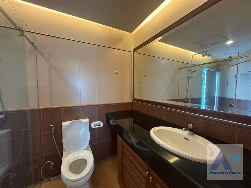 26  3 br Apartment For Rent in Sathorn ,Bangkok MRT Lumphini at Cozy and Convenient Apartment Near Garden Intl AA46857