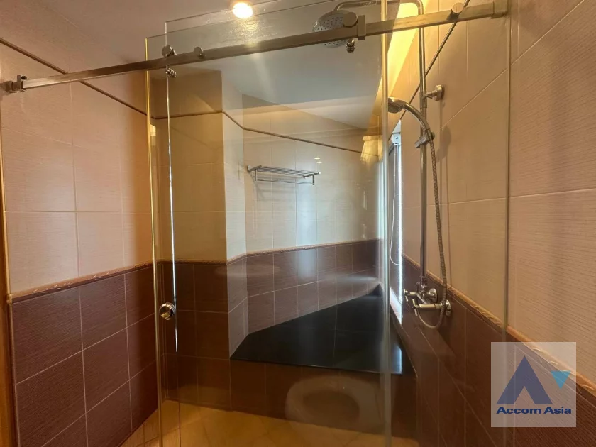 31  3 br Apartment For Rent in Sathorn ,Bangkok MRT Lumphini at Cozy and Convenient Apartment Near Garden Intl AA46857