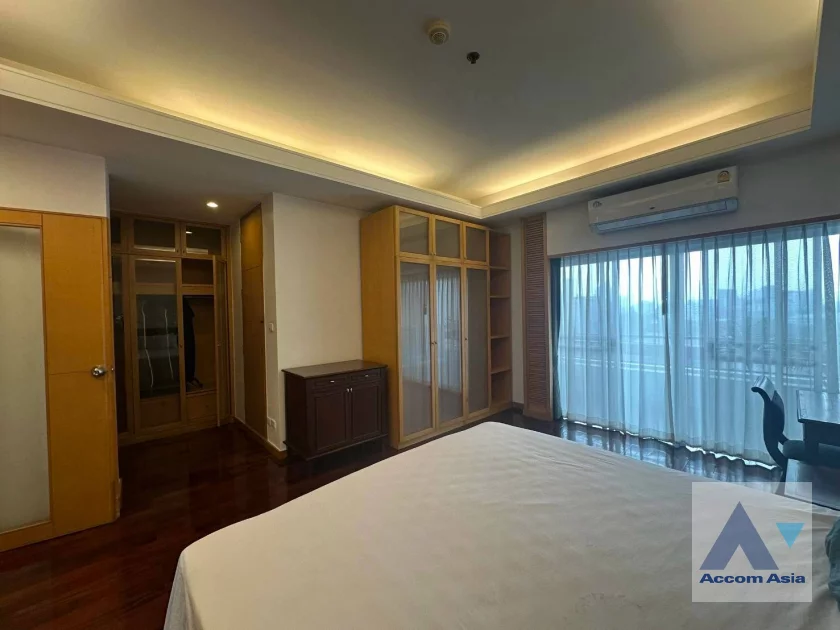 13  3 br Apartment For Rent in Sathorn ,Bangkok MRT Lumphini at Cozy and Convenient Apartment Near Garden Intl AA46857