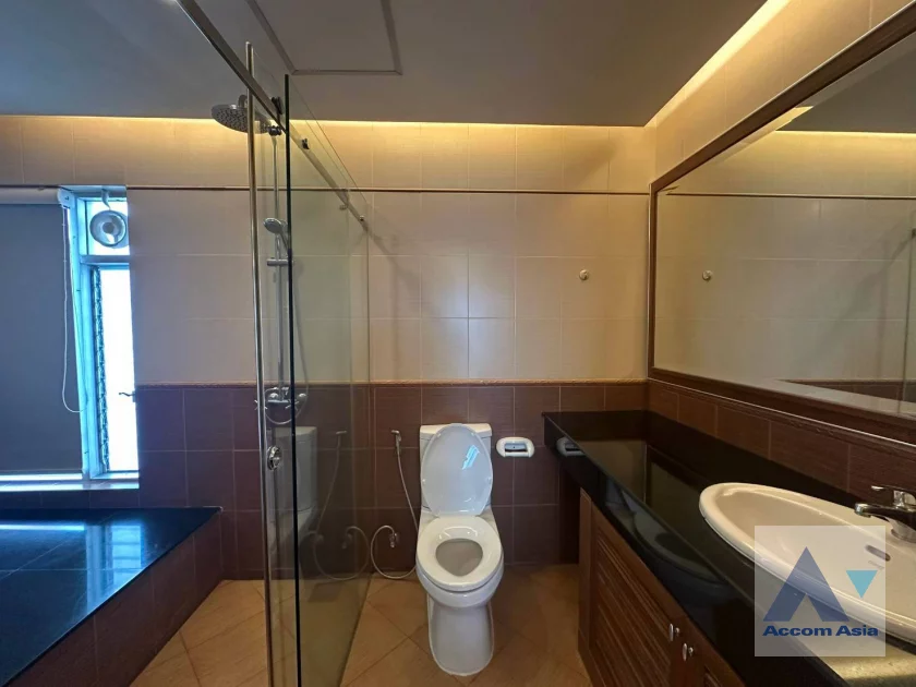 27  3 br Apartment For Rent in Sathorn ,Bangkok MRT Lumphini at Cozy and Convenient Apartment Near Garden Intl AA46857