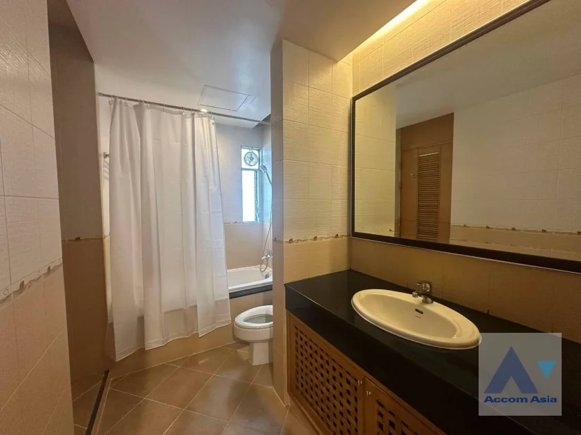 23  3 br Apartment For Rent in Sathorn ,Bangkok MRT Lumphini at Cozy and Convenient Apartment Near Garden Intl AA46857