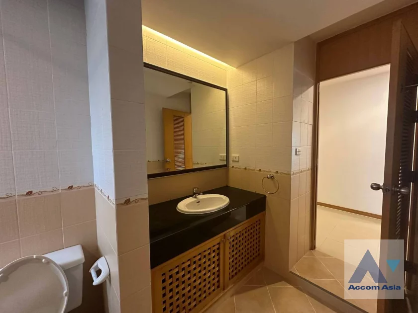 24  3 br Apartment For Rent in Sathorn ,Bangkok MRT Lumphini at Cozy and Convenient Apartment Near Garden Intl AA46857