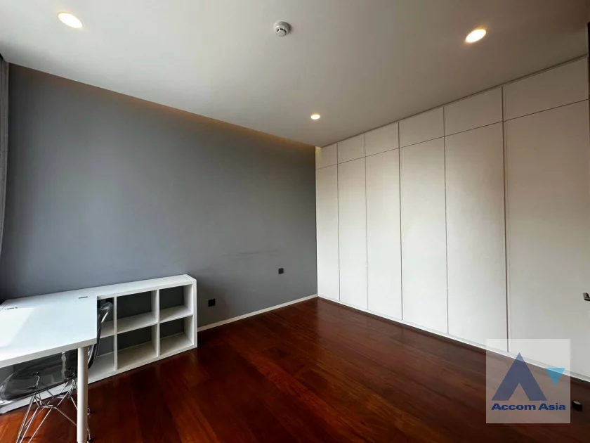 8  2 br Apartment For Rent in Sukhumvit ,Bangkok BTS Asok at Modern Boutique Desirable Low rised Building AA46877