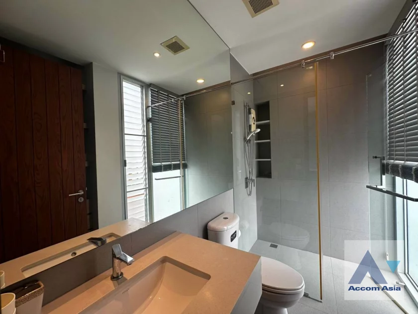 11  2 br Apartment For Rent in Sukhumvit ,Bangkok BTS Asok at Modern Boutique Desirable Low rised Building AA46877