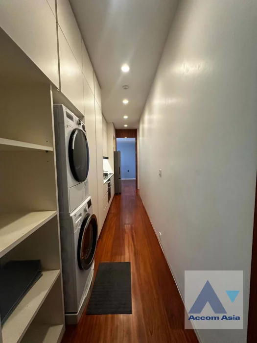 4  2 br Apartment For Rent in Sukhumvit ,Bangkok BTS Asok at Modern Boutique Desirable Low rised Building AA46877