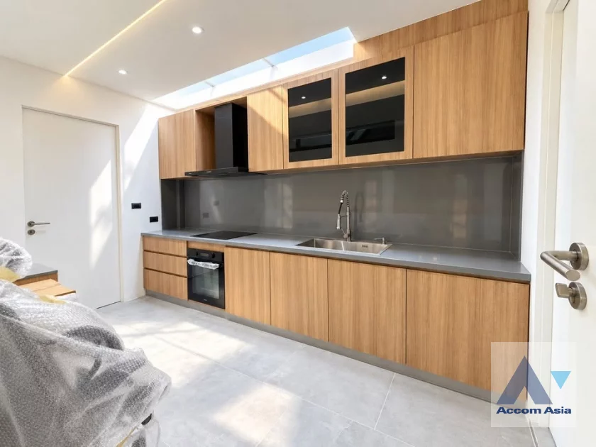 5  8 br House for rent and sale in Sathorn ,Bangkok MRT Khlong Toei AA46879