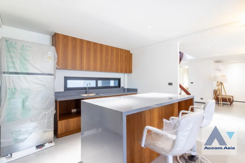 unitHome Office, Private Swimming Pool |  8 Bedrooms  House For Rent in Sathorn, Bangkok  near MRT Khlong Toei (AA46879)