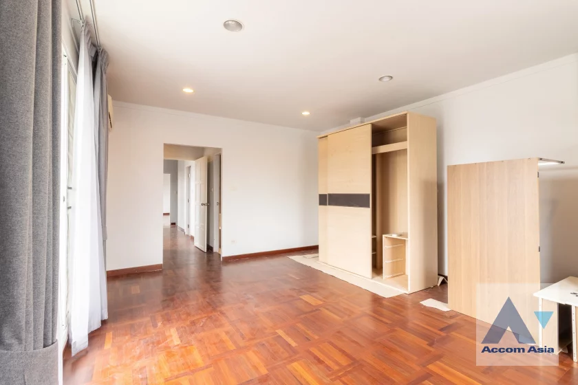 9  8 br House For Rent in Sathorn ,Bangkok MRT Khlong Toei AA46879