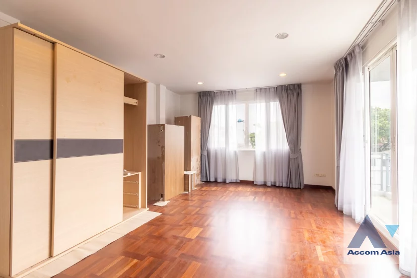 10  8 br House For Rent in Sathorn ,Bangkok MRT Khlong Toei AA46879