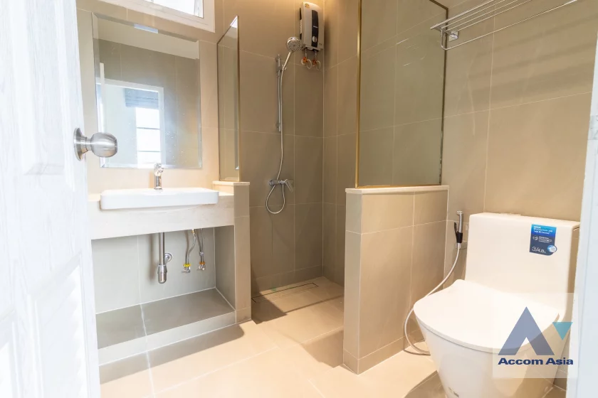11  8 br House For Rent in Sathorn ,Bangkok MRT Khlong Toei AA46879