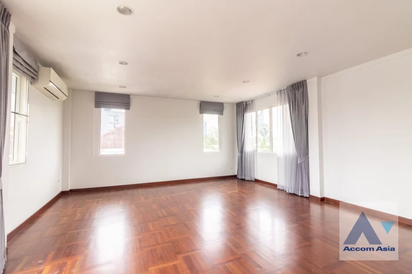13  8 br House For Rent in Sathorn ,Bangkok MRT Khlong Toei AA46879