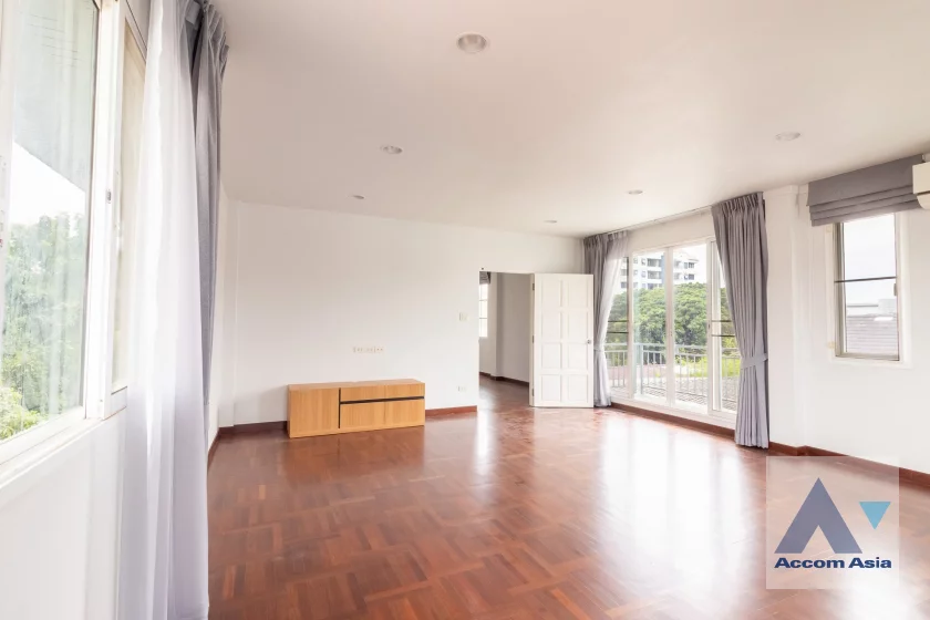 14  8 br House For Rent in Sathorn ,Bangkok MRT Khlong Toei AA46879