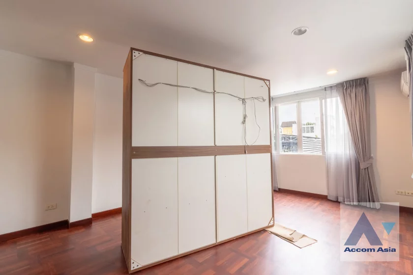 15  8 br House For Rent in Sathorn ,Bangkok MRT Khlong Toei AA46879