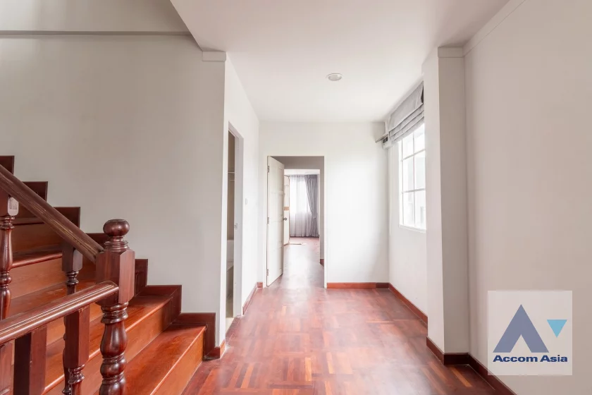 17  8 br House For Rent in Sathorn ,Bangkok MRT Khlong Toei AA46879