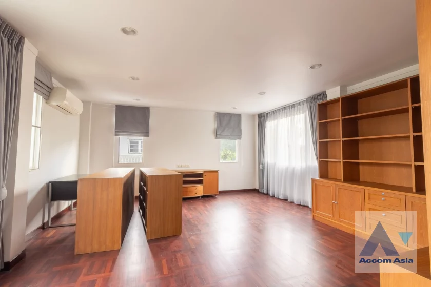 19  8 br House For Rent in Sathorn ,Bangkok MRT Khlong Toei AA46879