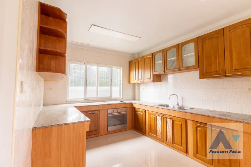 20  8 br House For Rent in Sathorn ,Bangkok MRT Khlong Toei AA46879