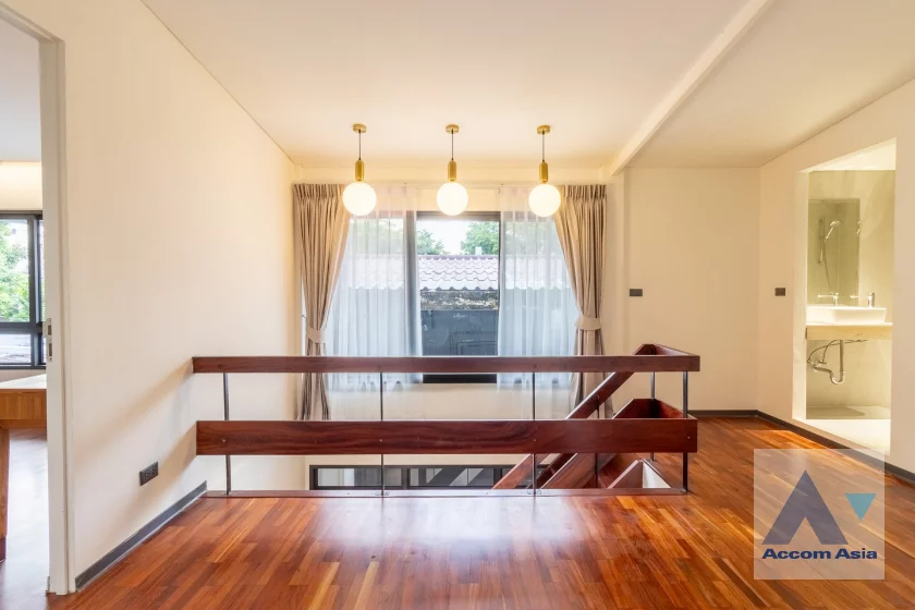 23  8 br House For Rent in Sathorn ,Bangkok MRT Khlong Toei AA46879