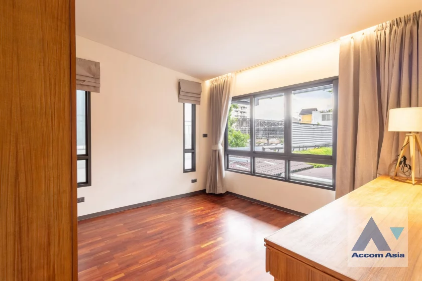 24  8 br House For Rent in Sathorn ,Bangkok MRT Khlong Toei AA46879