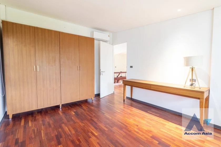 25  8 br House For Rent in Sathorn ,Bangkok MRT Khlong Toei AA46879
