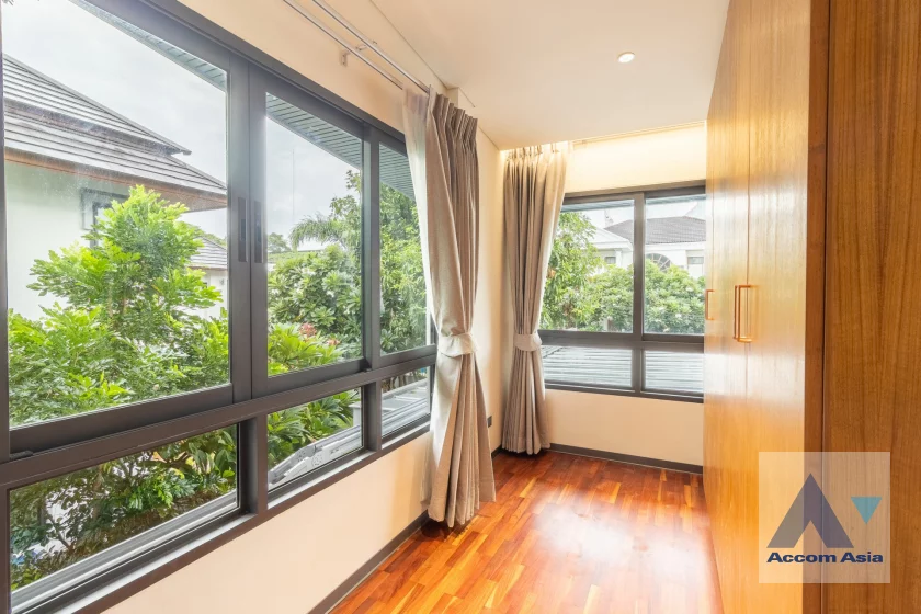 28  8 br House For Rent in Sathorn ,Bangkok MRT Khlong Toei AA46879