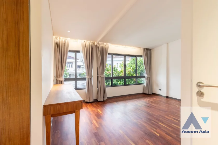 29  8 br House For Rent in Sathorn ,Bangkok MRT Khlong Toei AA46879